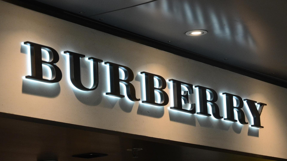 Channel letter sign detail: Type 5 – Exposed Acrylic Back – Halo Lit